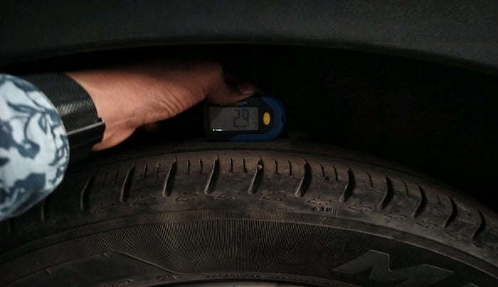 2021 Renault TRIBER RXT, Petrol, Manual, 5,00,050 km, tyre