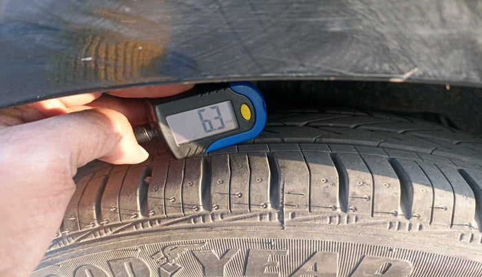 2017 Ford Figo Aspire TITANIUM 1.2 PETROL, Petrol, Manual, 40,742 km, tyre