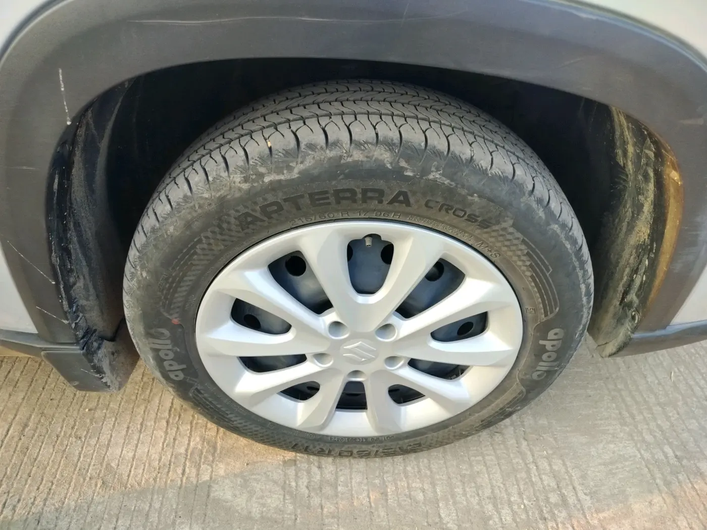 2024 Maruti Grand Vitara SIGMA SMART HYBRID, Petrol, Manual, 27,000 km, tyre