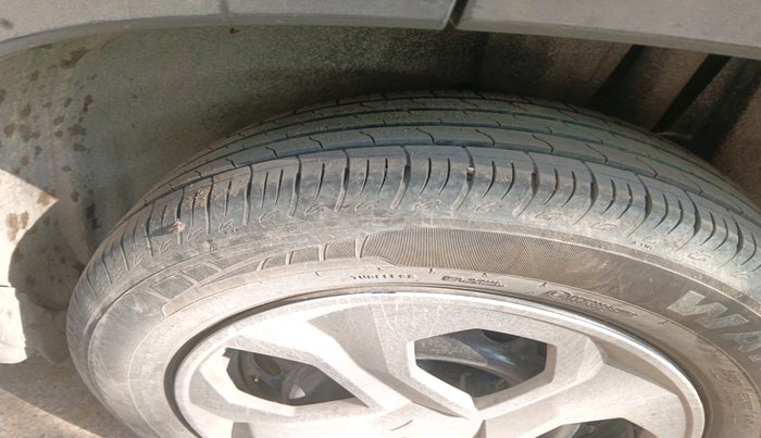 2022 Maruti BREZZA VXI SMART HYBRID, Petrol, Manual, 28,974 km, tyre