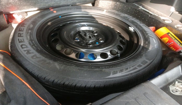 2022 Maruti BREZZA VXI SMART HYBRID, Petrol, Manual, 28,974 km, tyre