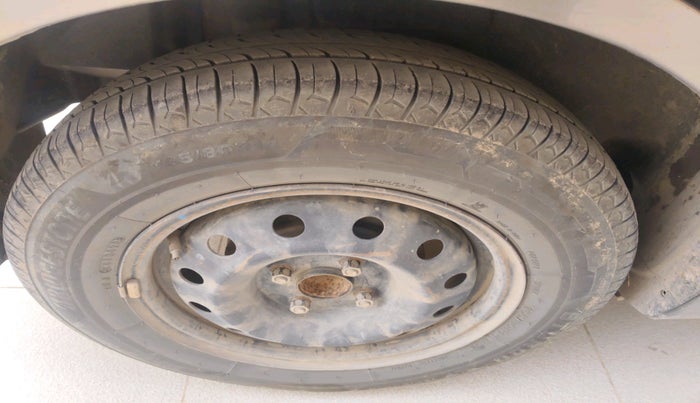 2018 Maruti Dzire VXI, Petrol, Manual, 1,40,040 km, tyre