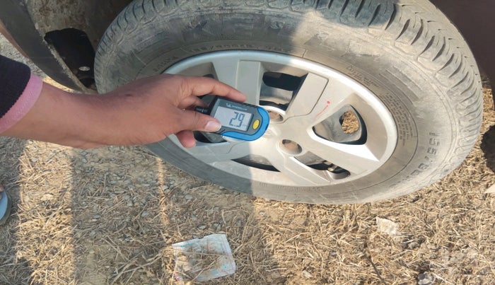 2016 Renault Kwid RXT 0.8, Petrol, Manual, 1,03,482 km, tyre