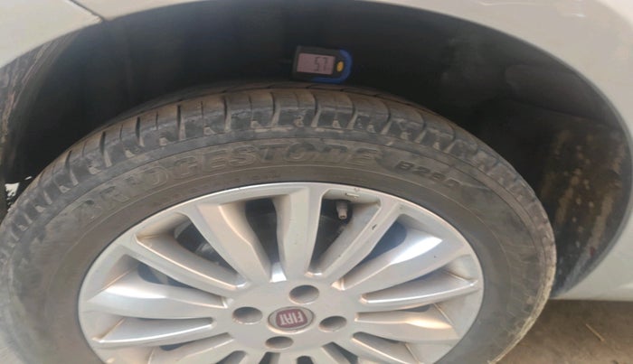 2016 Fiat Linea EMOTION 1.4 L T JET, Petrol, Manual, 65,850 km, tyre