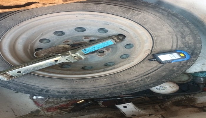 2015 Hyundai Eon ERA +, Petrol, Manual, 65,478 km, tyre