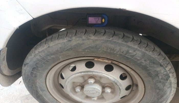 2015 Hyundai Eon ERA +, Petrol, Manual, 65,478 km, tyre