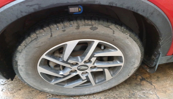 2022 Mahindra XUV300 W8 (O) 1.2 PETROL AMT, Petrol, Automatic, 7,982 km, tyre