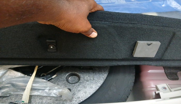 2022 Mahindra XUV300 W8 (O) 1.2 PETROL AMT, Petrol, Automatic, 7,982 km, tyre