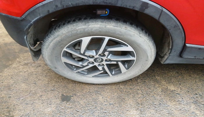 2022 Mahindra XUV300 W8 (O) 1.2 PETROL AMT, Petrol, Automatic, 7,982 km, tyre