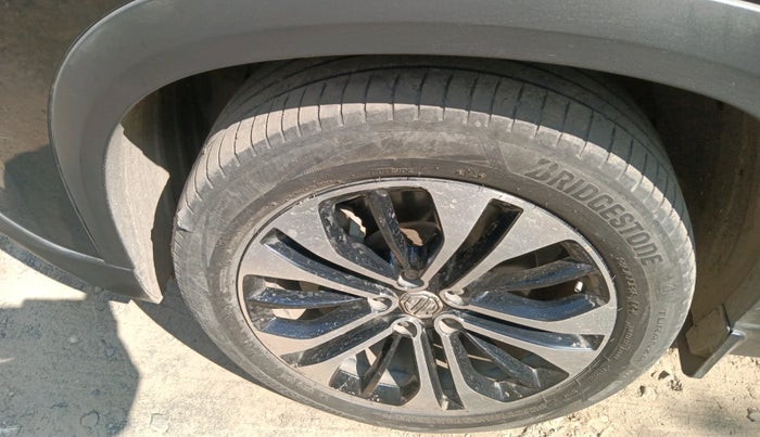 2022 MG HECTOR SHARP 1.5 PETROL CVT, Petrol, Automatic, 1,07,185 km, tyre