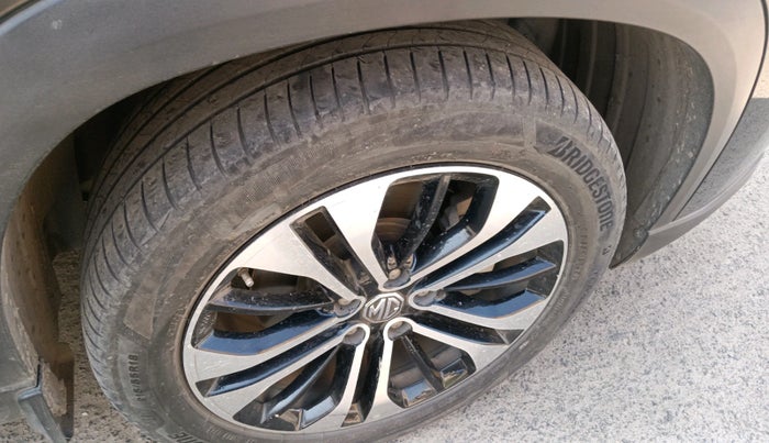 2022 MG HECTOR SHARP 1.5 PETROL CVT, Petrol, Automatic, 1,07,185 km, tyre