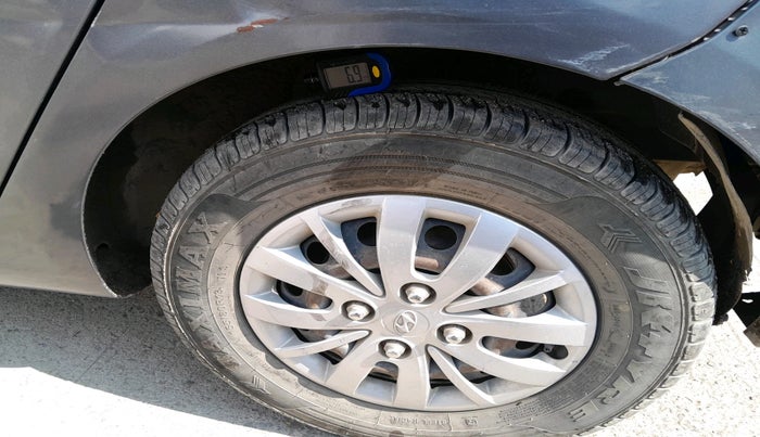 2014 Hyundai i10 SPORTZ 1.1, Petrol, Manual, 68,839 km, tyre