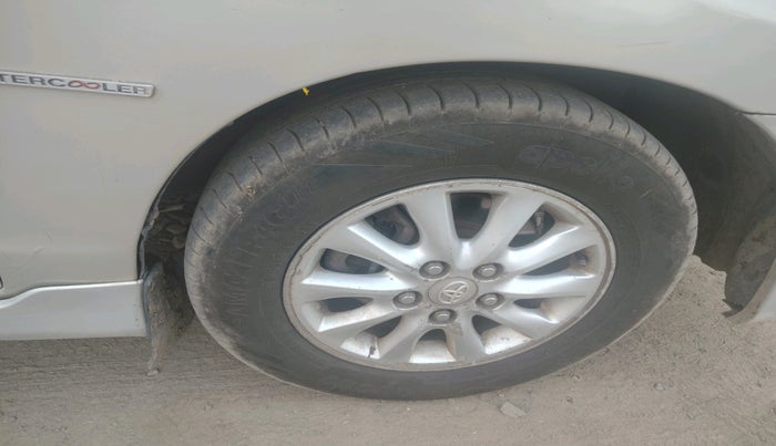 2012 Toyota Innova VX 2.5 8 STR, Diesel, Manual, 3,79,571 km, tyre