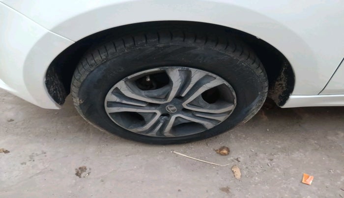 2022 Tata TIGOR XZ PLUS CNG, Petrol, Manual, 1,39,817 km, tyre
