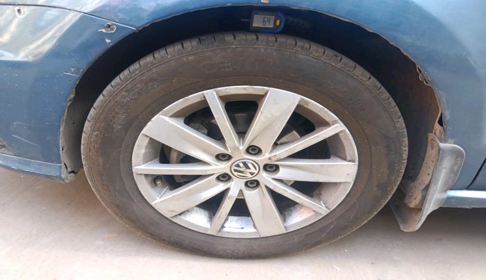 2017 Volkswagen Ameo HIGHLINE PLUS 1.5L AT 16 ALLOY, Diesel, Automatic, 1,06,499 km, tyre