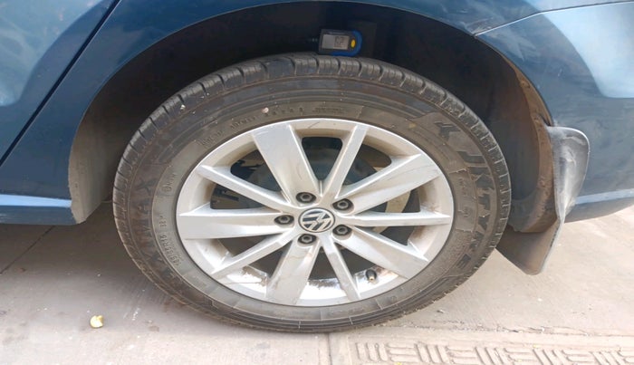 2017 Volkswagen Ameo HIGHLINE PLUS 1.5L AT 16 ALLOY, Diesel, Automatic, 1,06,499 km, tyre