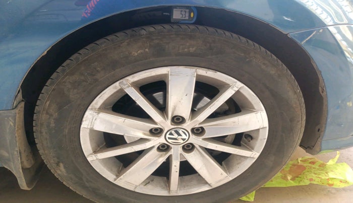 2017 Volkswagen Ameo HIGHLINE PLUS 1.5L AT 16 ALLOY, Diesel, Automatic, 1,06,499 km, tyre