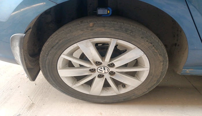 2017 Volkswagen Ameo HIGHLINE PLUS 1.5L AT 16 ALLOY, Diesel, Automatic, 1,06,499 km, tyre