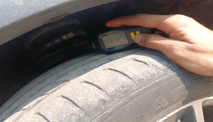 2018 Audi Q3 35 TDI Quattro, Diesel, Automatic, 1,13,249 km, tyre