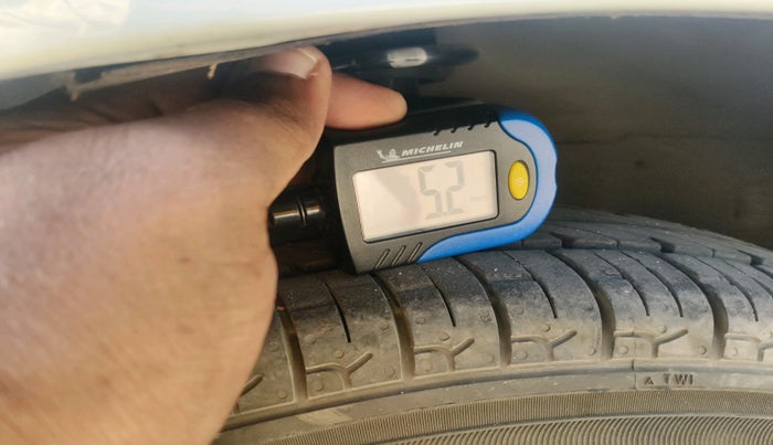 2019 Maruti Alto 800 LXI, Petrol, Manual, 60,375 km, tyre