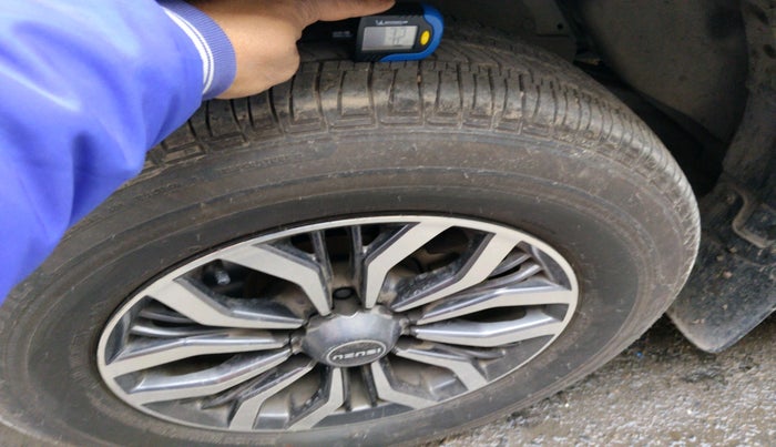 2017 ISUZU MU-X 4x2 AT, Diesel, Automatic, 1,98,239 km, tyre