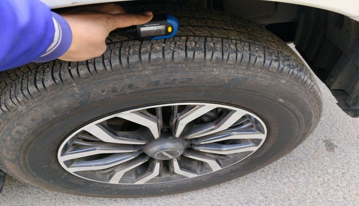 2017 ISUZU MU-X 4x2 AT, Diesel, Automatic, 1,98,239 km, tyre