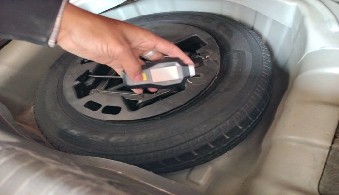 2011 Hyundai i10 MAGNA 1.2, Petrol, Manual, 37,842 km, tyre