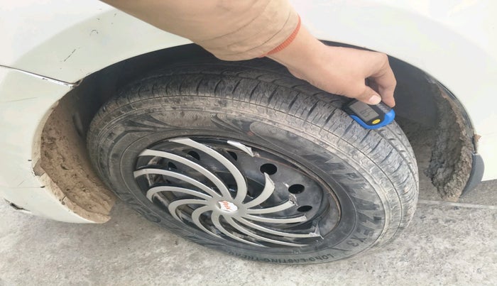 2018 Maruti Dzire VDI, Diesel, Manual, 1,03,640 km, tyre