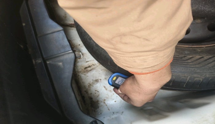 2018 Maruti Dzire VDI, Diesel, Manual, 1,03,640 km, tyre