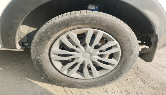 2024 Renault TRIBER RXE MT, Petrol, Manual, 41,268 km, tyre