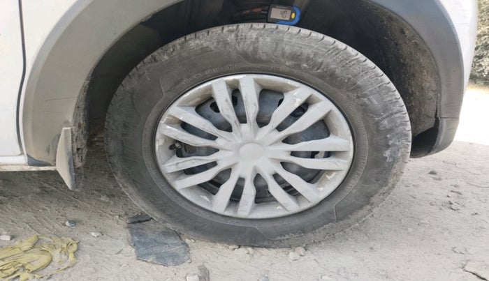 2024 Renault TRIBER RXE MT, Petrol, Manual, 41,268 km, tyre