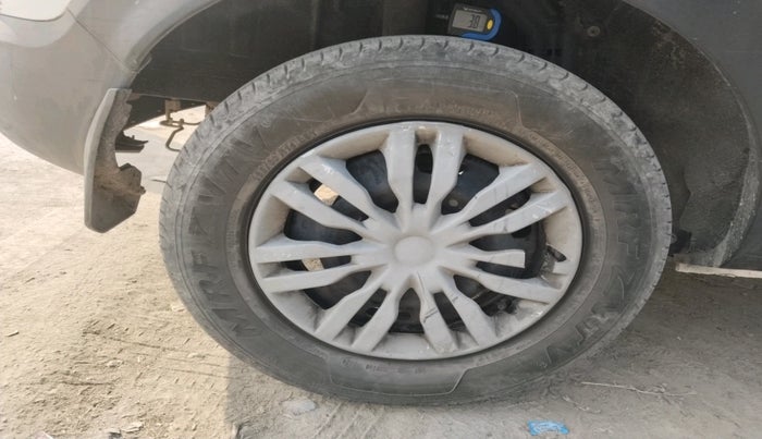 2024 Renault TRIBER RXE MT, Petrol, Manual, 41,268 km, tyre