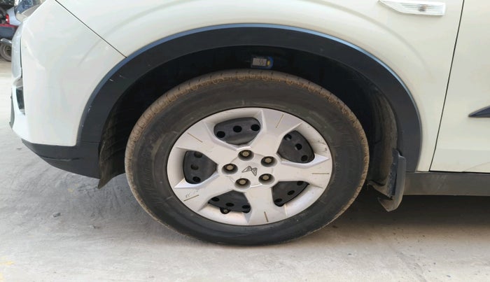 2023 Mahindra XUV300 W6 1.5 Sunroof Diesel, Diesel, Manual, 65,765 km, tyre