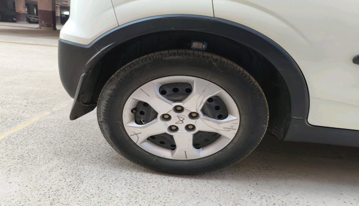 2023 Mahindra XUV300 W6 1.5 Sunroof Diesel, Diesel, Manual, 65,765 km, tyre