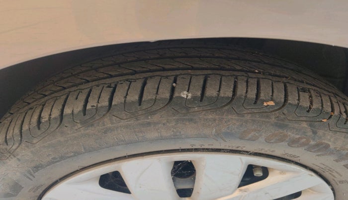 2016 Volkswagen Vento COMFORTLINE 1.5 AT, Diesel, Automatic, 85,767 km, tyre