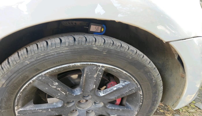 2015 Volkswagen Polo COMFORTLINE 1.5L, Diesel, Manual, 1,00,800 km, tyre