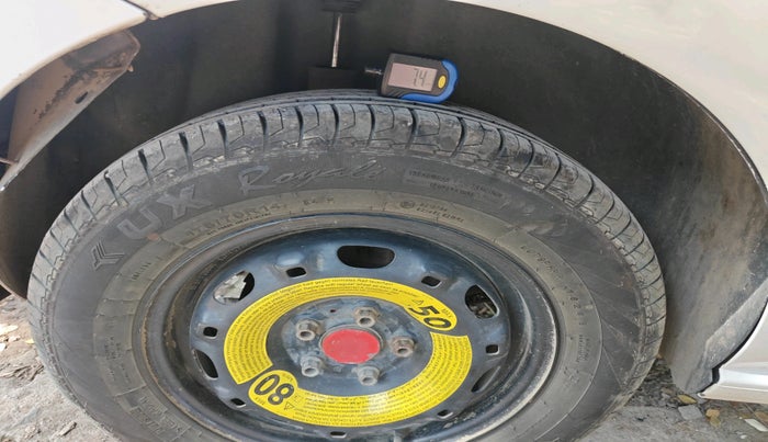 2015 Volkswagen Polo COMFORTLINE 1.5L, Diesel, Manual, 1,00,800 km, tyre