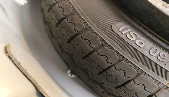 2024 Mahindra XUV 3XO MX1 1.2 L TCMPFi, Petrol, Manual, 28,614 km, tyre