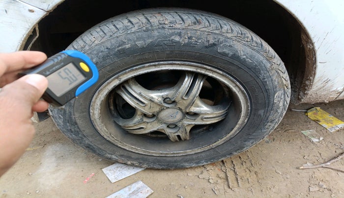 2011 Hyundai i10 MAGNA 1.1, CNG, Manual, 1,17,033 km, tyre