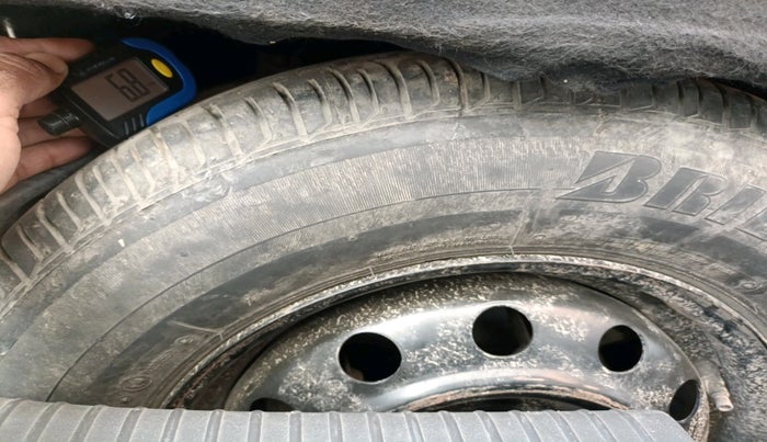 2011 Hyundai i10 MAGNA 1.1, CNG, Manual, 1,17,033 km, tyre