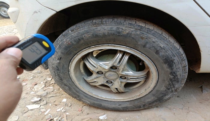 2011 Hyundai i10 MAGNA 1.1, CNG, Manual, 1,17,033 km, tyre