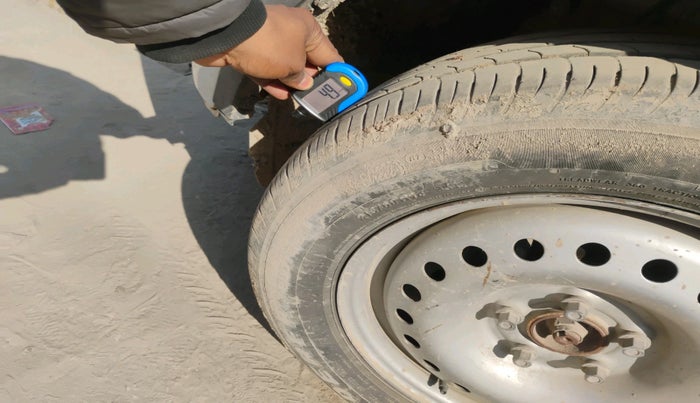 2023 Mahindra XUV300 W4 1.2 PETROL, Petrol, Manual, 25,823 km, tyre