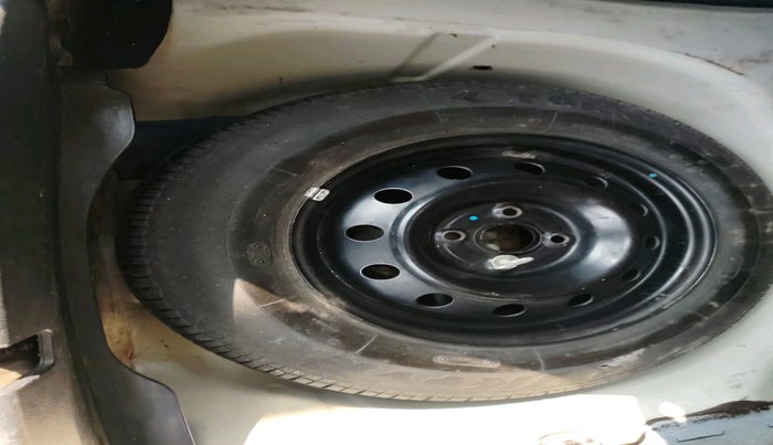 2014 Maruti Swift Dzire VDI, Diesel, Manual, 1,95,865 km, tyre