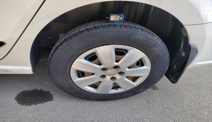 2012 Volkswagen Vento TRENDLINE 1.6, Petrol, Manual, 87,345 km, tyre