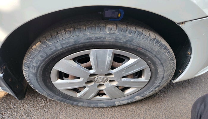 2012 Volkswagen Vento TRENDLINE 1.6, Petrol, Manual, 87,345 km, tyre