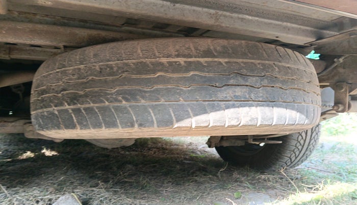 2015 Chevrolet Tavera LS B2 10 STR, Diesel, Manual, 1,10,129 km, tyre