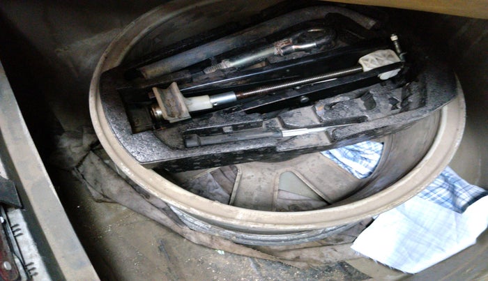 2012 Volkswagen Polo HIGHLINE1.2L, Petrol, Manual, 41,683 km, tyre