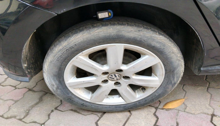 2012 Volkswagen Polo HIGHLINE1.2L, Petrol, Manual, 41,683 km, tyre