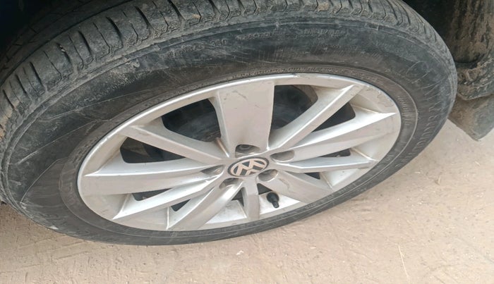 2017 Volkswagen Ameo HIGHLINE1.5L, Diesel, Manual, 1,46,788 km, tyre