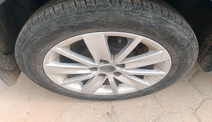 2017 Volkswagen Ameo HIGHLINE1.5L, Diesel, Manual, 1,46,788 km, tyre